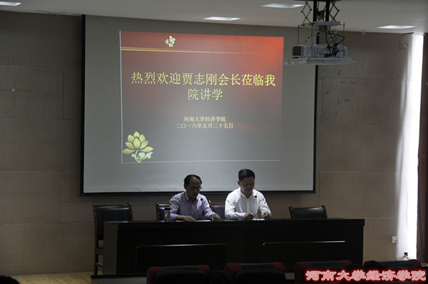 贾志刚会长 (右)